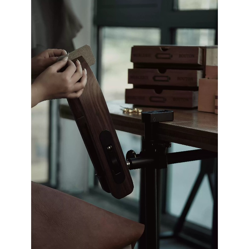 Деревянная подставка-зажим для – обзор и цена Leatherwork Tools